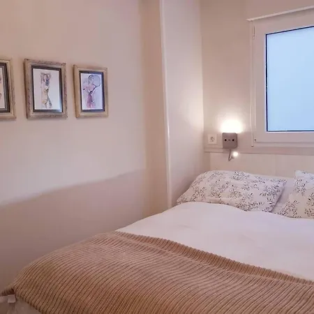 Coqueto Apartamento Con Vistas Al Mar Y Puerto De 카스트로우르디알레스