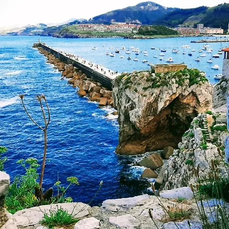 Coqueto Apartamento Con Vistas Al Mar Y Puerto De 카스트로우르디알레스